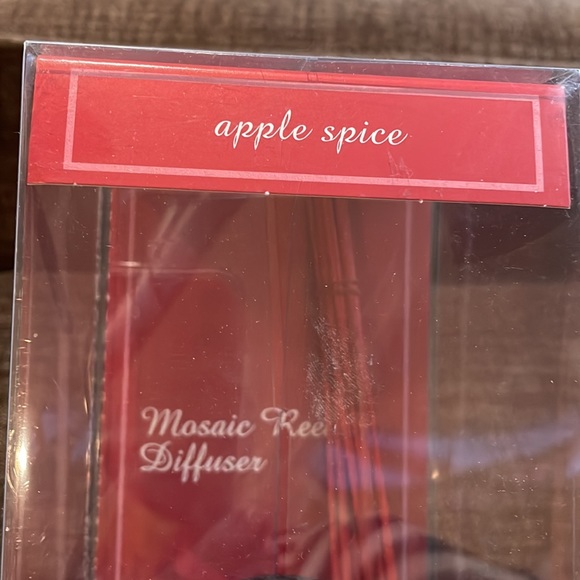 Set of Two Oil Diffusers with Oil - Picture 6 of 11